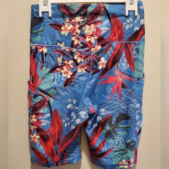 ☆3/35$ | MARIKA | Blue Tropical Print Tummy Control Bike Shorts w/ Pokets in M - Picture 3 of 7